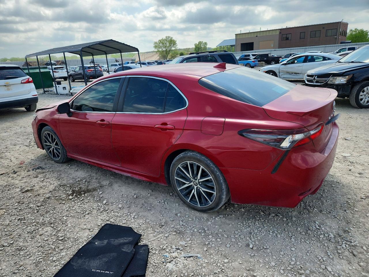 2021 TOYOTA CAMRY SE photo 2