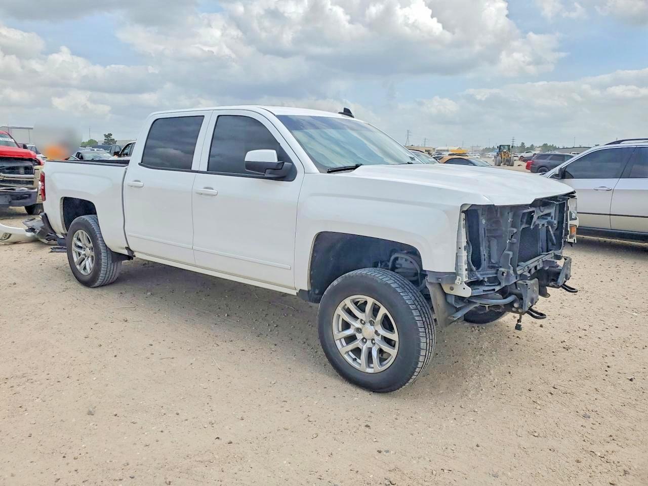 2018 CHEVROLET SILVERADO K1500 LT photo 10
