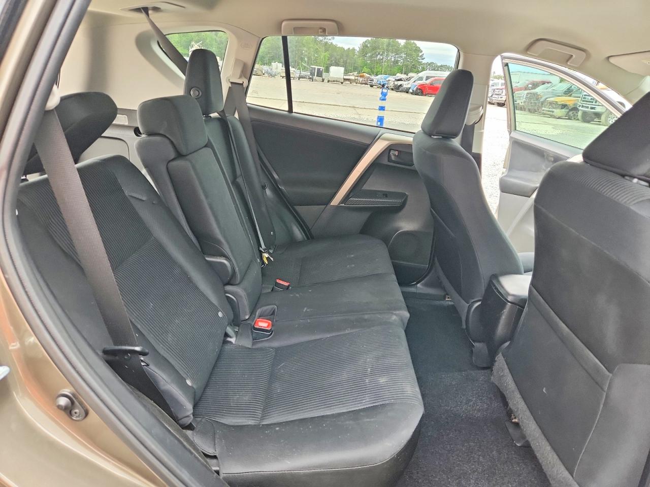 2014 TOYOTA RAV4 LE photo 31