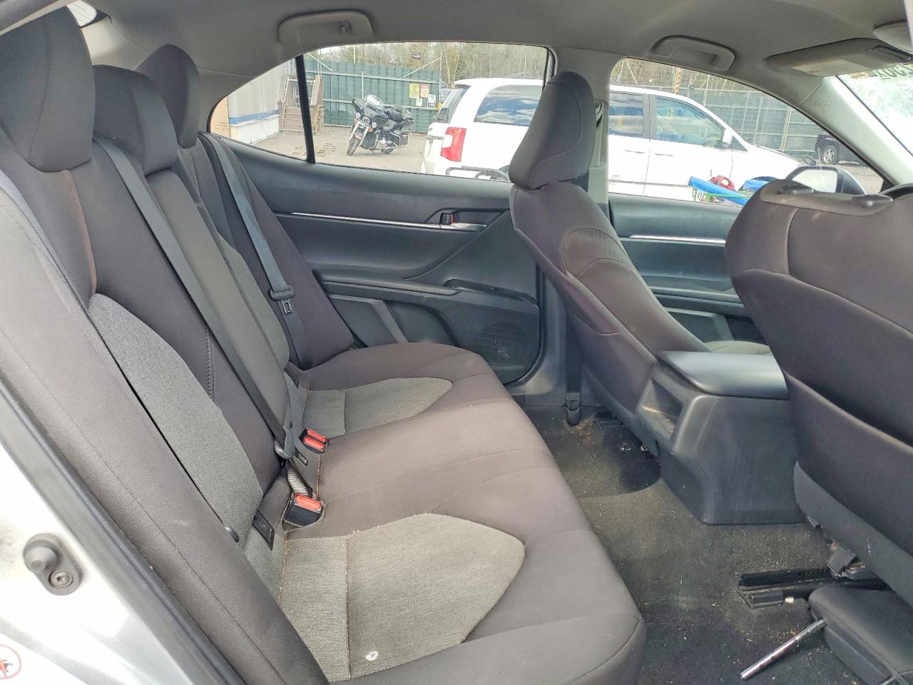 2019 TOYOTA CAMRY LE photo 10