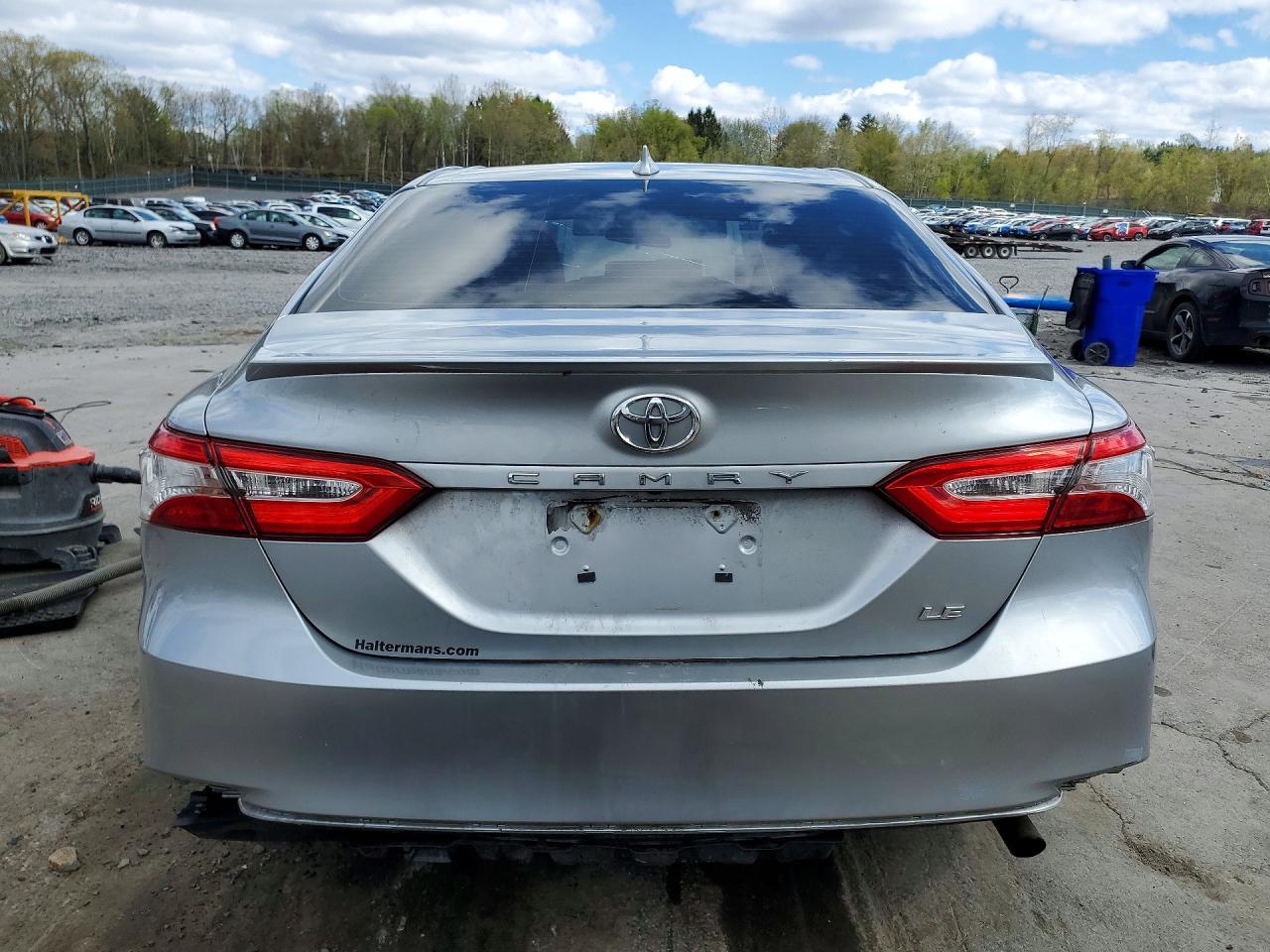 2019 TOYOTA CAMRY LE photo 6