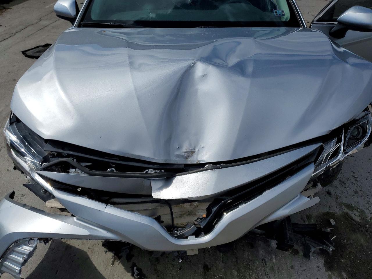 2019 TOYOTA CAMRY LE photo 11
