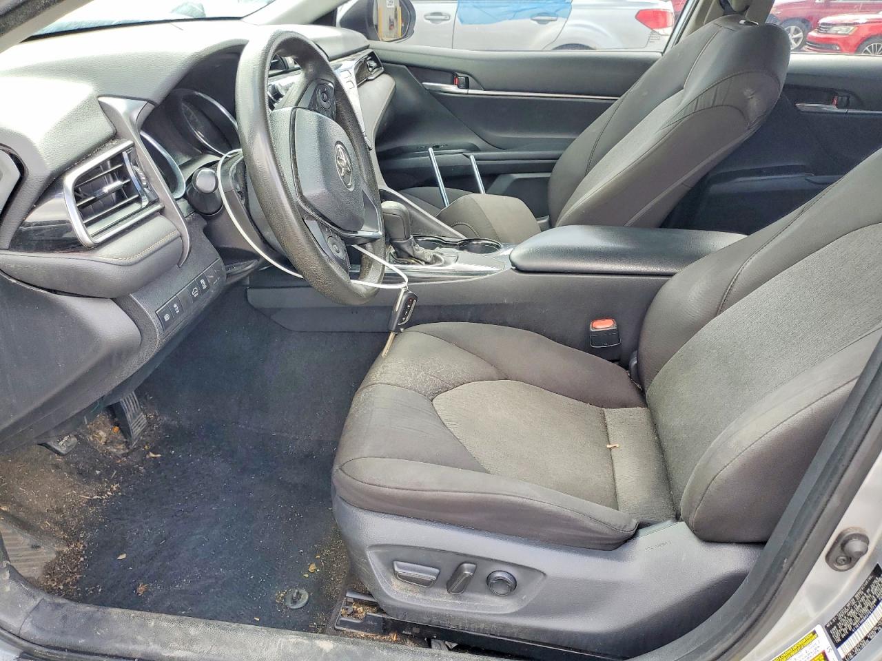 2019 TOYOTA CAMRY LE photo 7