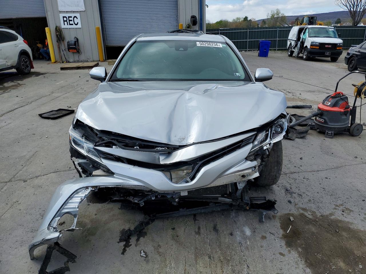 2019 TOYOTA CAMRY LE photo 5