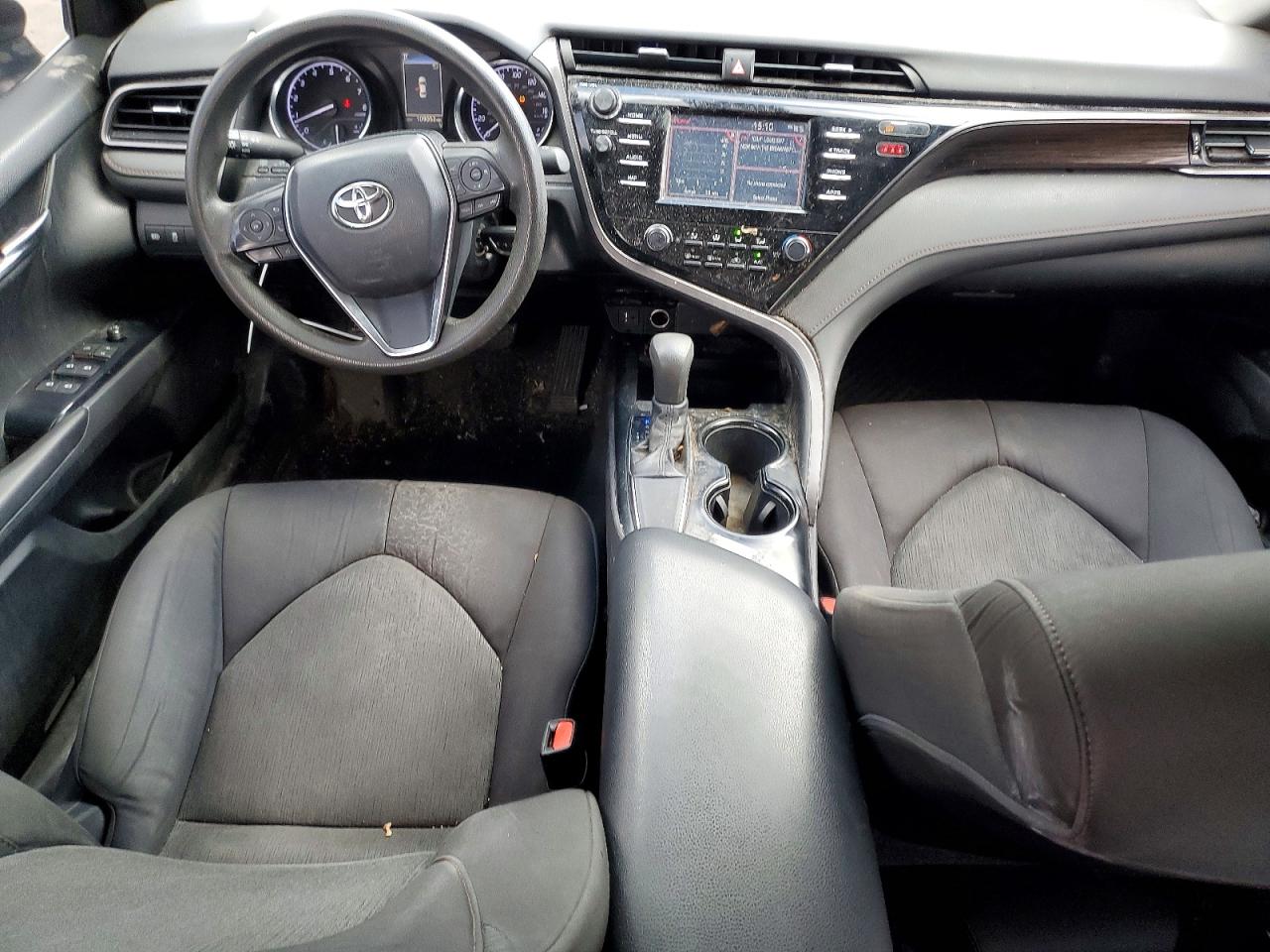 2019 TOYOTA CAMRY LE photo 8