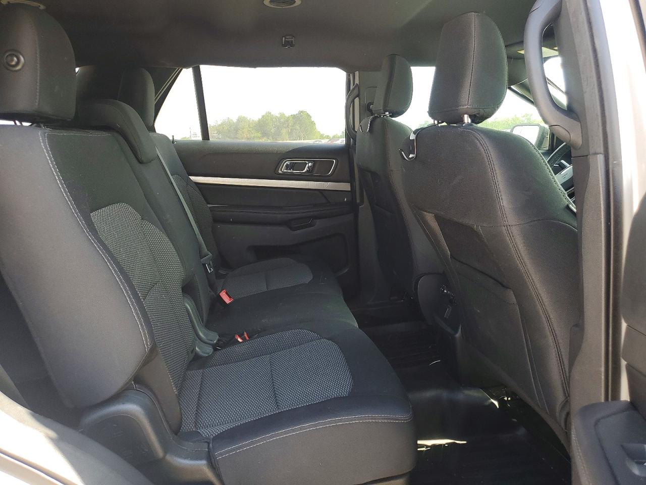 2019 FORD EXPLORER XLT photo 31
