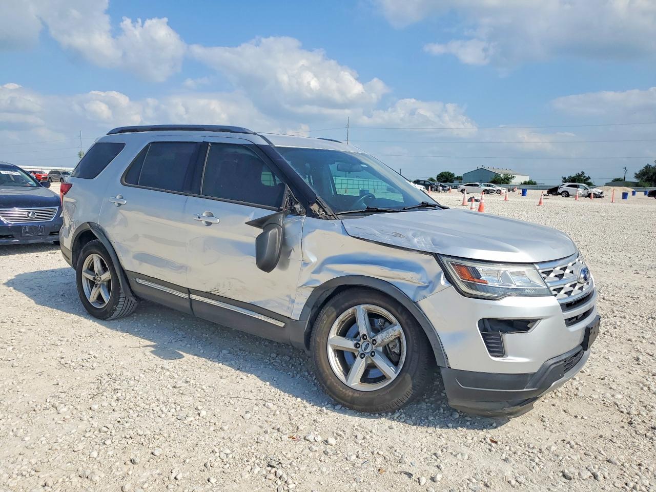 2019 FORD EXPLORER XLT photo 10