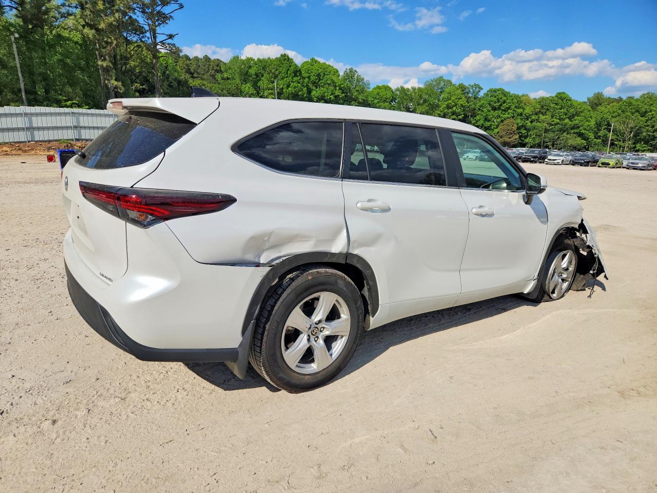 2024 TOYOTA HIGHLANDER LE photo 5