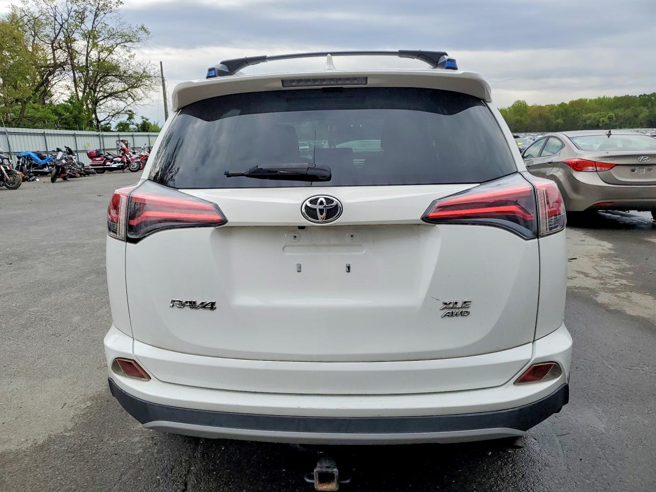 2017 TOYOTA RAV4 XLE photo 11