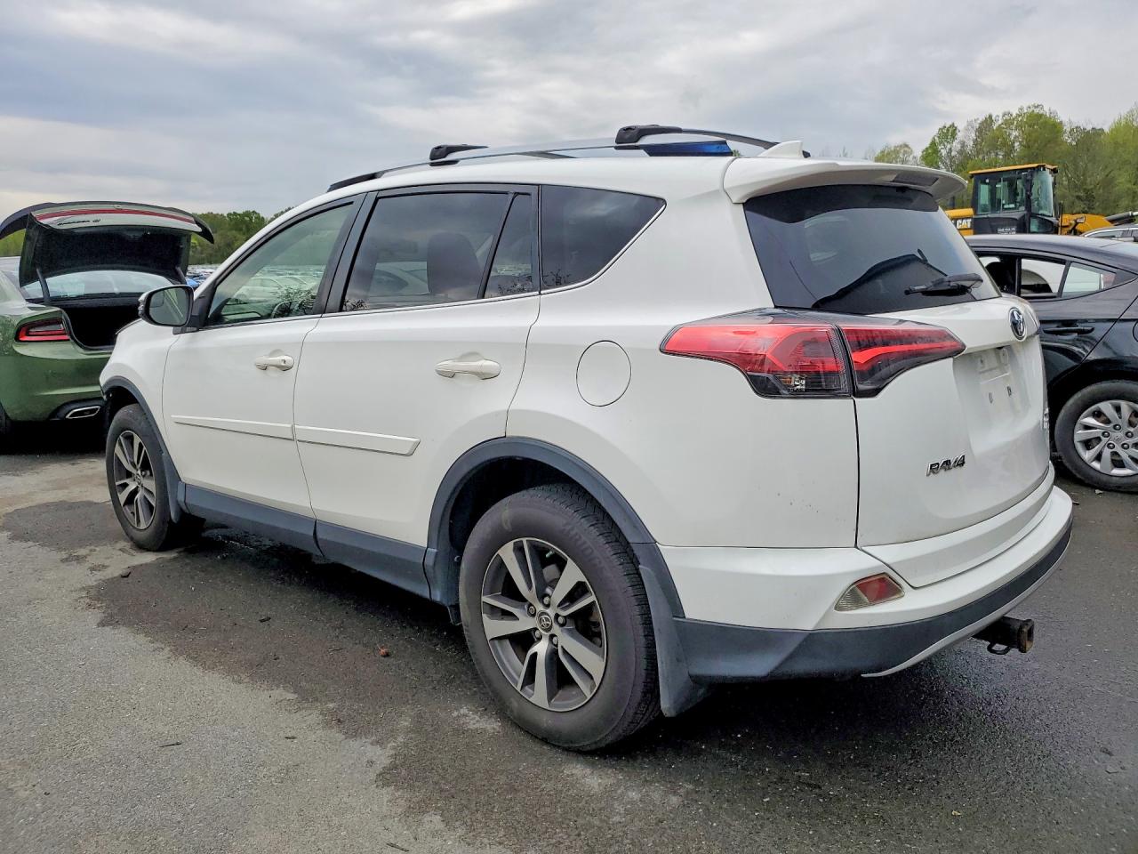 2017 TOYOTA RAV4 XLE photo 3