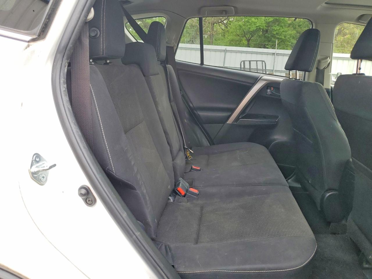 2017 TOYOTA RAV4 XLE photo 19