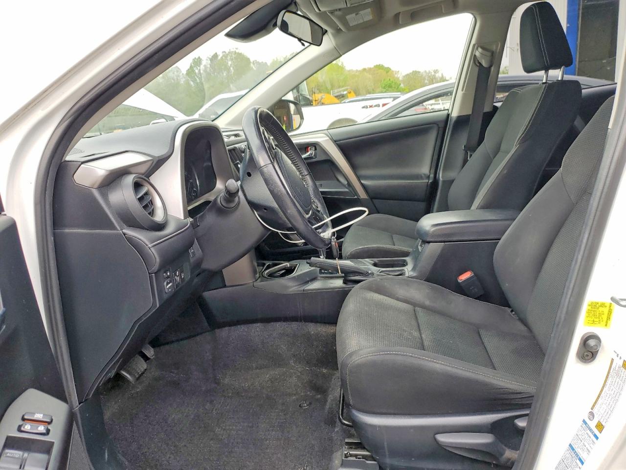 2017 TOYOTA RAV4 XLE photo 13