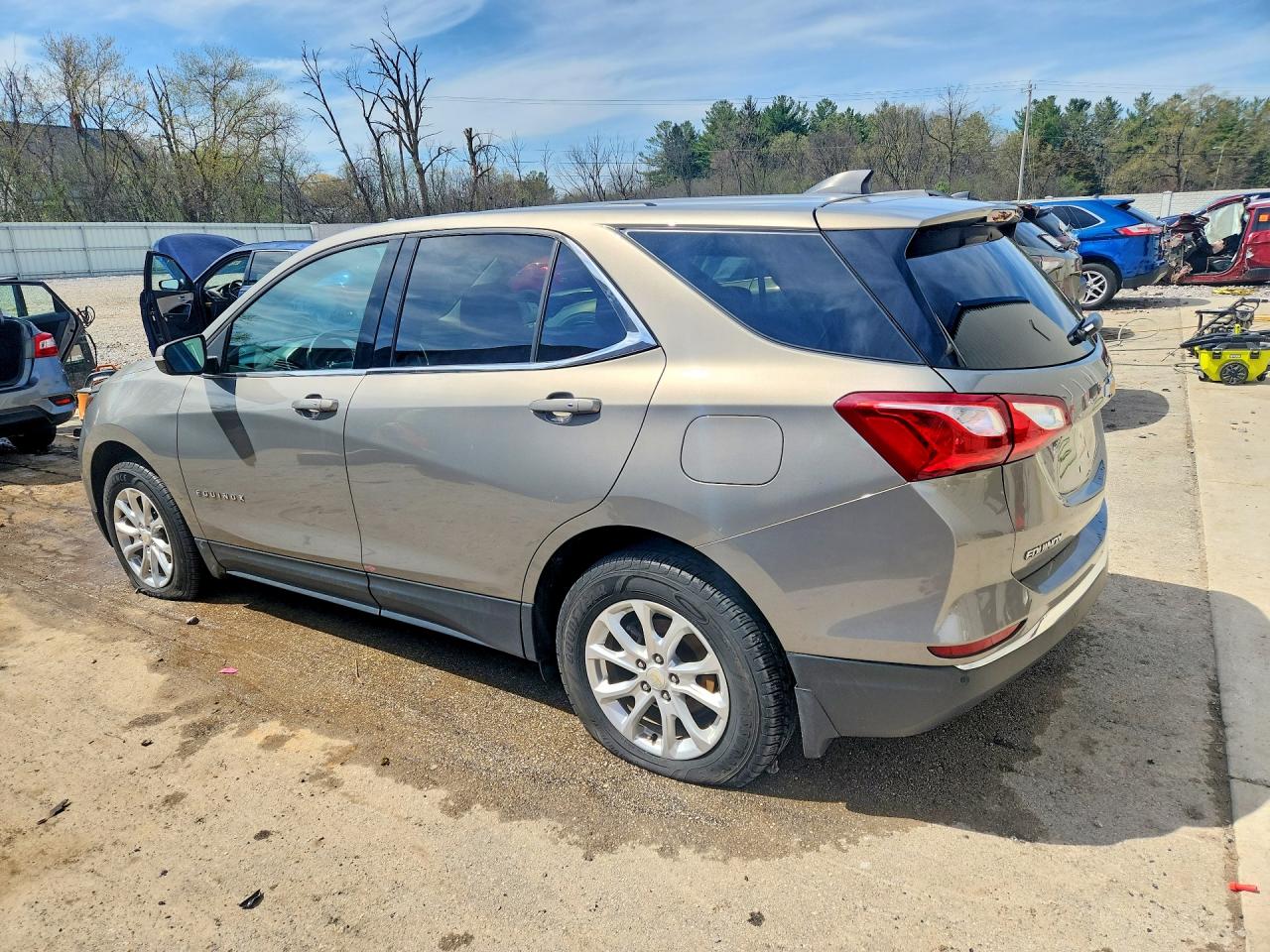 2018 CHEVROLET EQUINOX LT photo 3