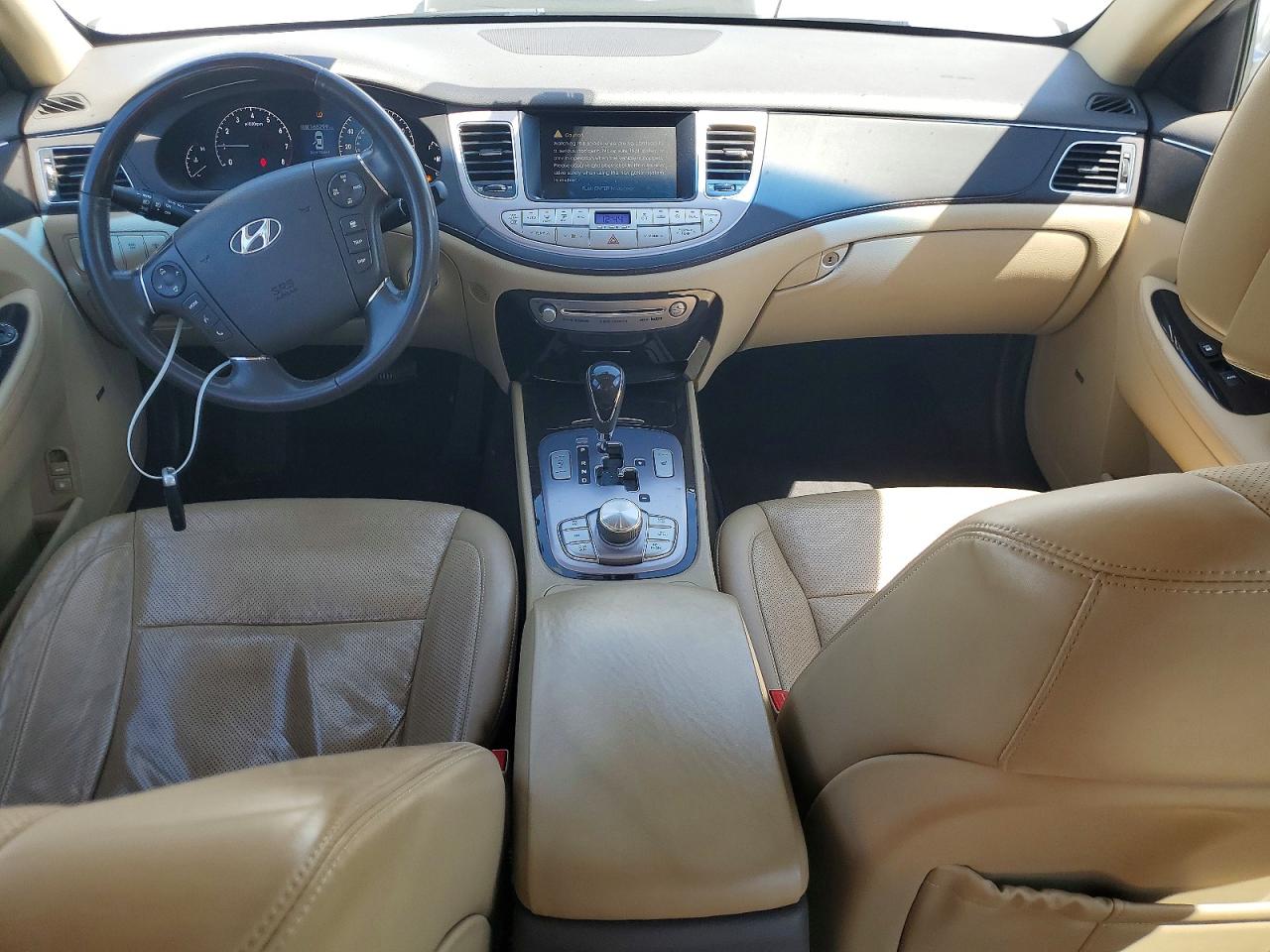 2011 HYUNDAI GENESIS 4.6L photo 22