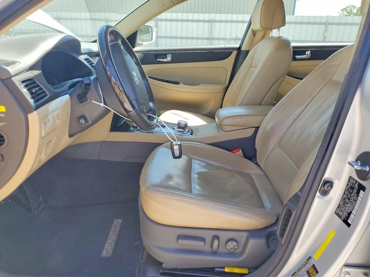 2011 HYUNDAI GENESIS 4.6L photo 19