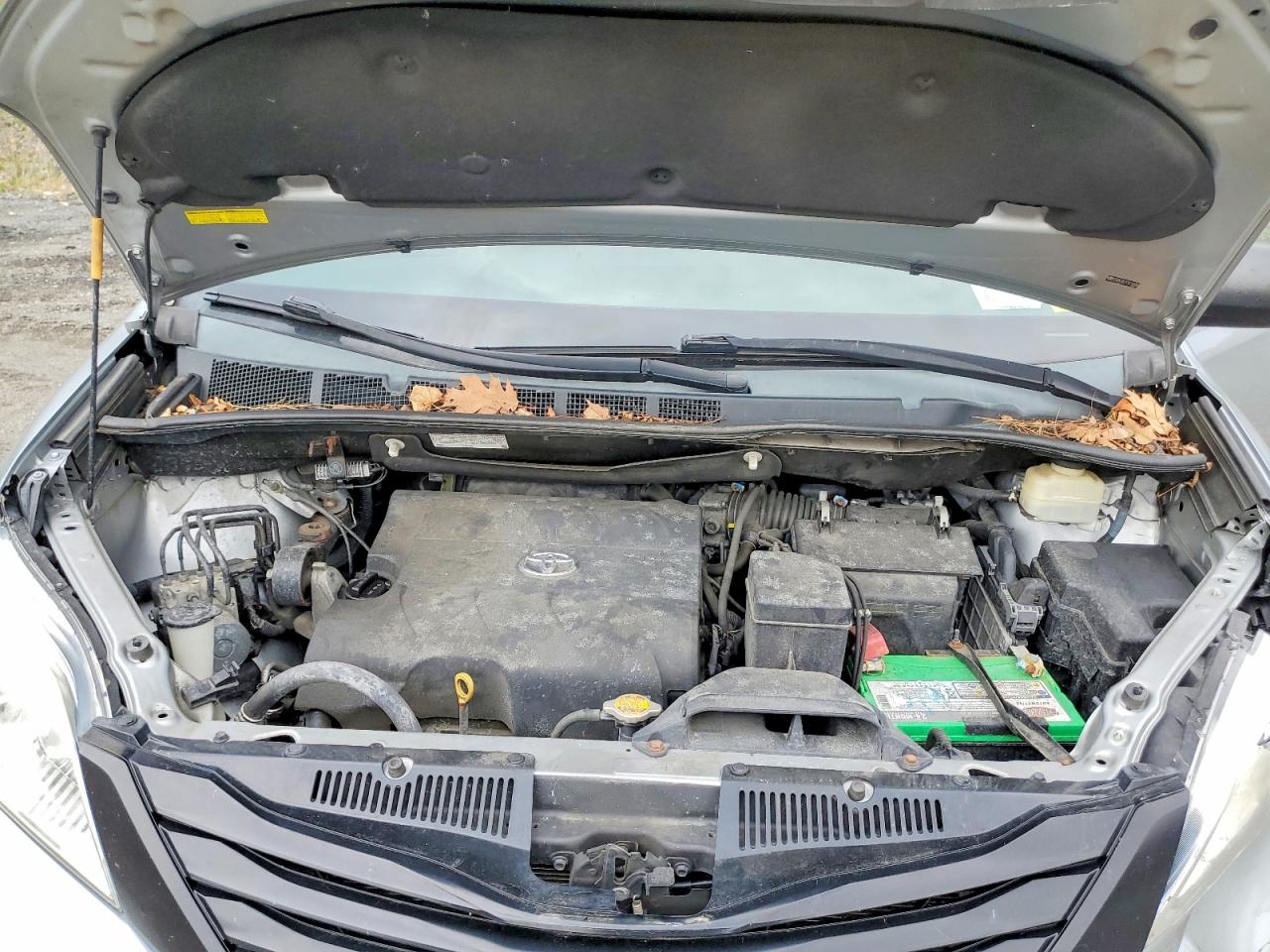 2015 TOYOTA SIENNA L 7-PASSENGER photo 12