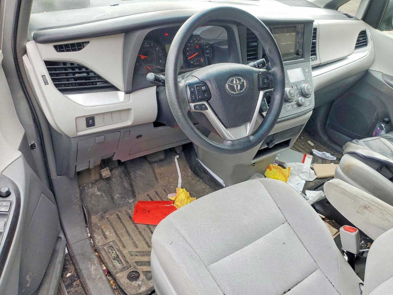 2015 TOYOTA SIENNA L 7-PASSENGER photo 8