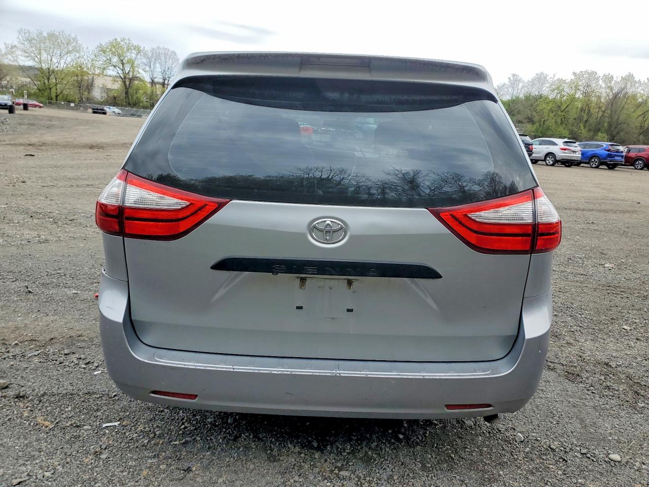 2015 TOYOTA SIENNA L 7-PASSENGER photo 6