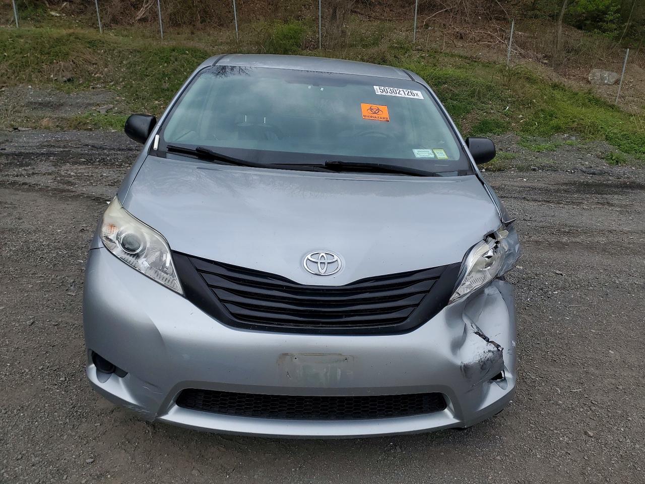 2015 TOYOTA SIENNA L 7-PASSENGER photo 5