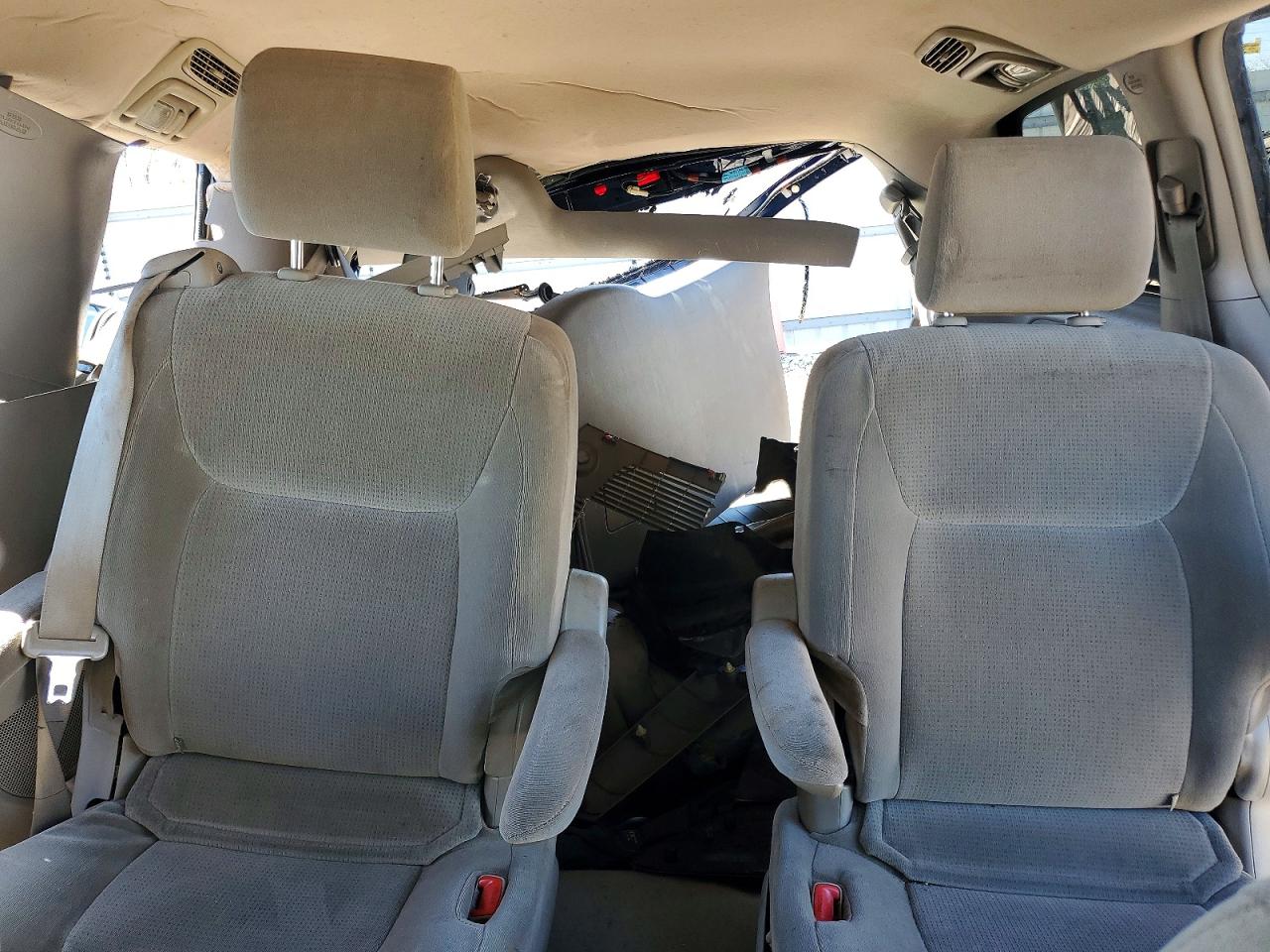 2004 TOYOTA SIENNA LE 7 PASSENGER photo 28