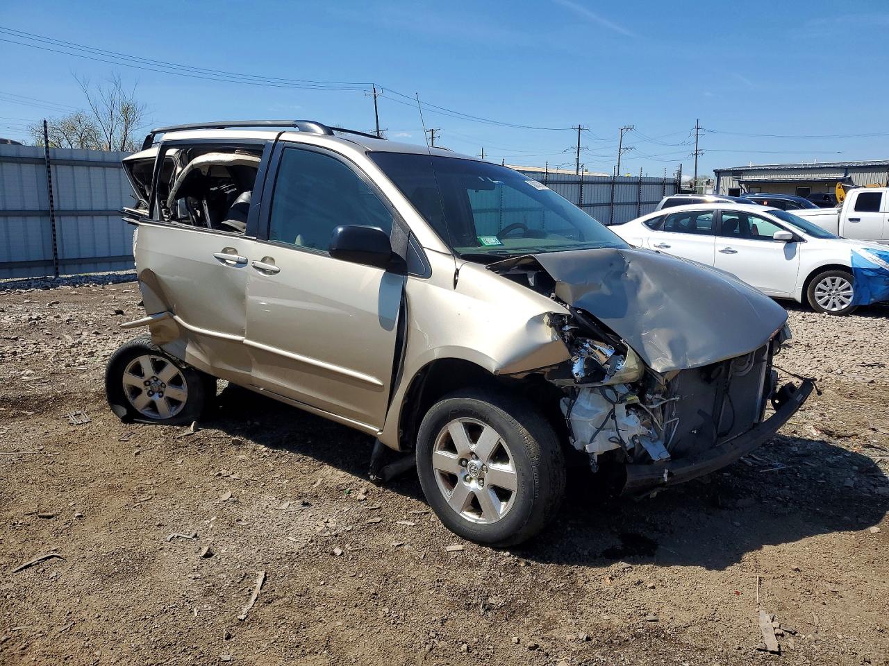 2004 TOYOTA SIENNA LE 7 PASSENGER photo 10