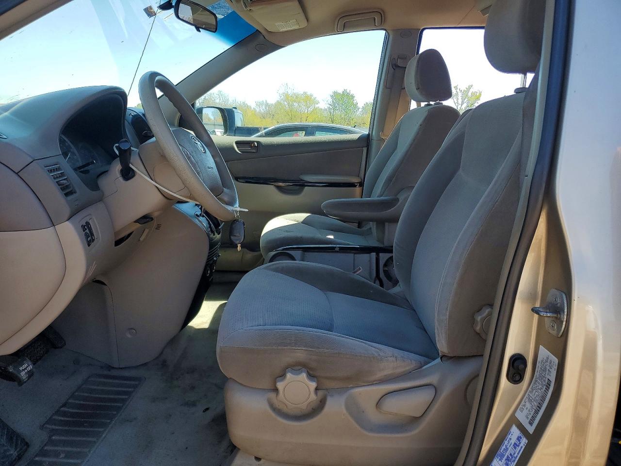 2004 TOYOTA SIENNA LE 7 PASSENGER photo 19