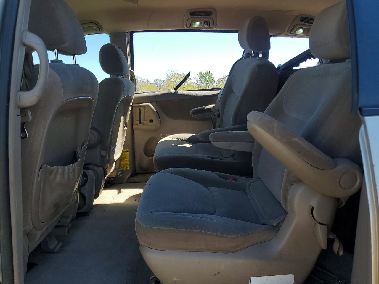 2004 TOYOTA SIENNA LE 7 PASSENGER photo 31
