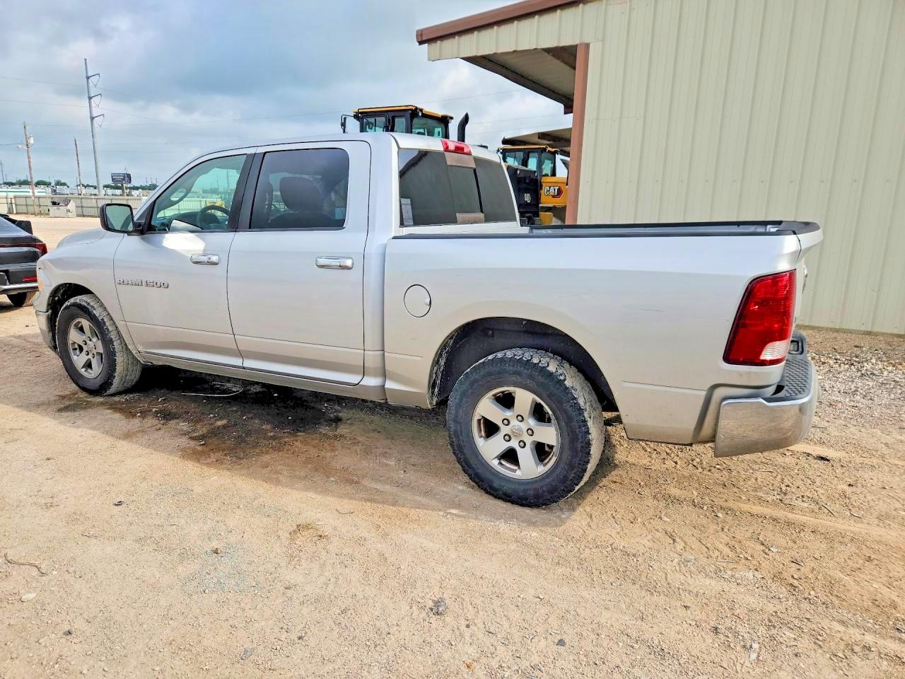 2011 DODGE RAM 1500 photo 2