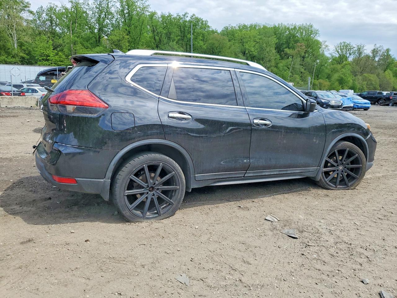 2017 NISSAN ROGUE SV photo 3