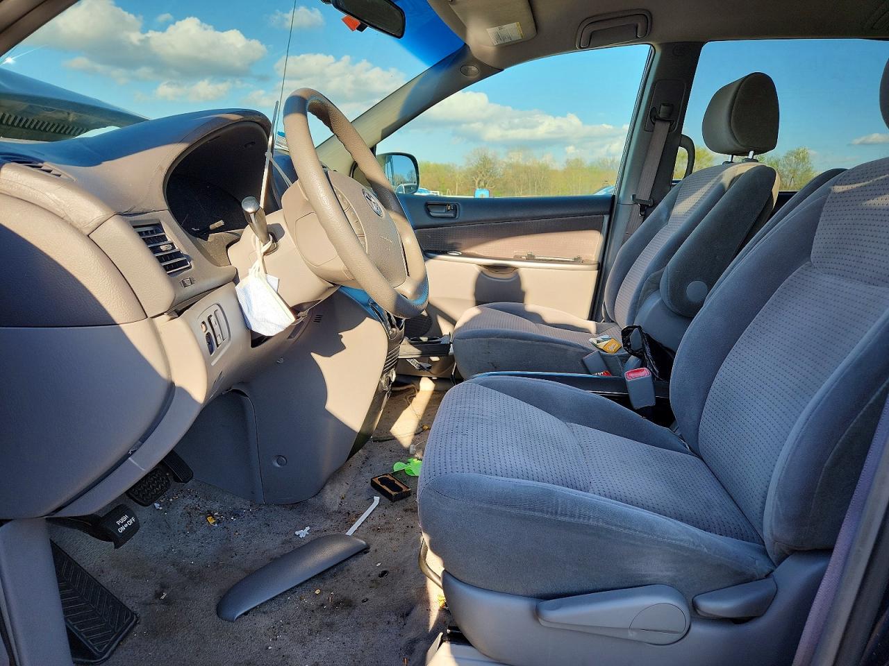 2006 TOYOTA SIENNA LE 7 PASSENGER photo 13