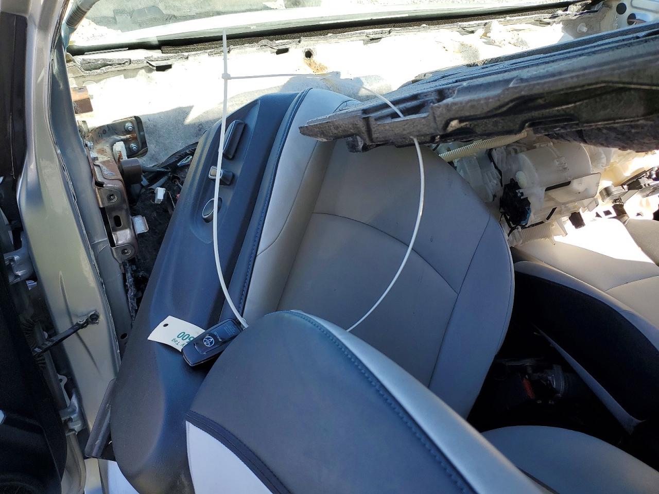 2018 TOYOTA PRIUS FOUR TOURING photo 17