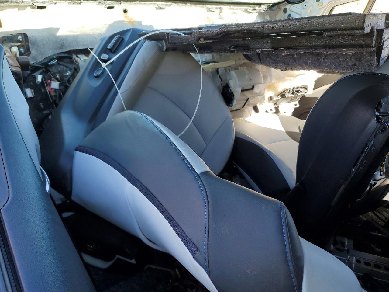 2018 TOYOTA PRIUS FOUR TOURING photo 15