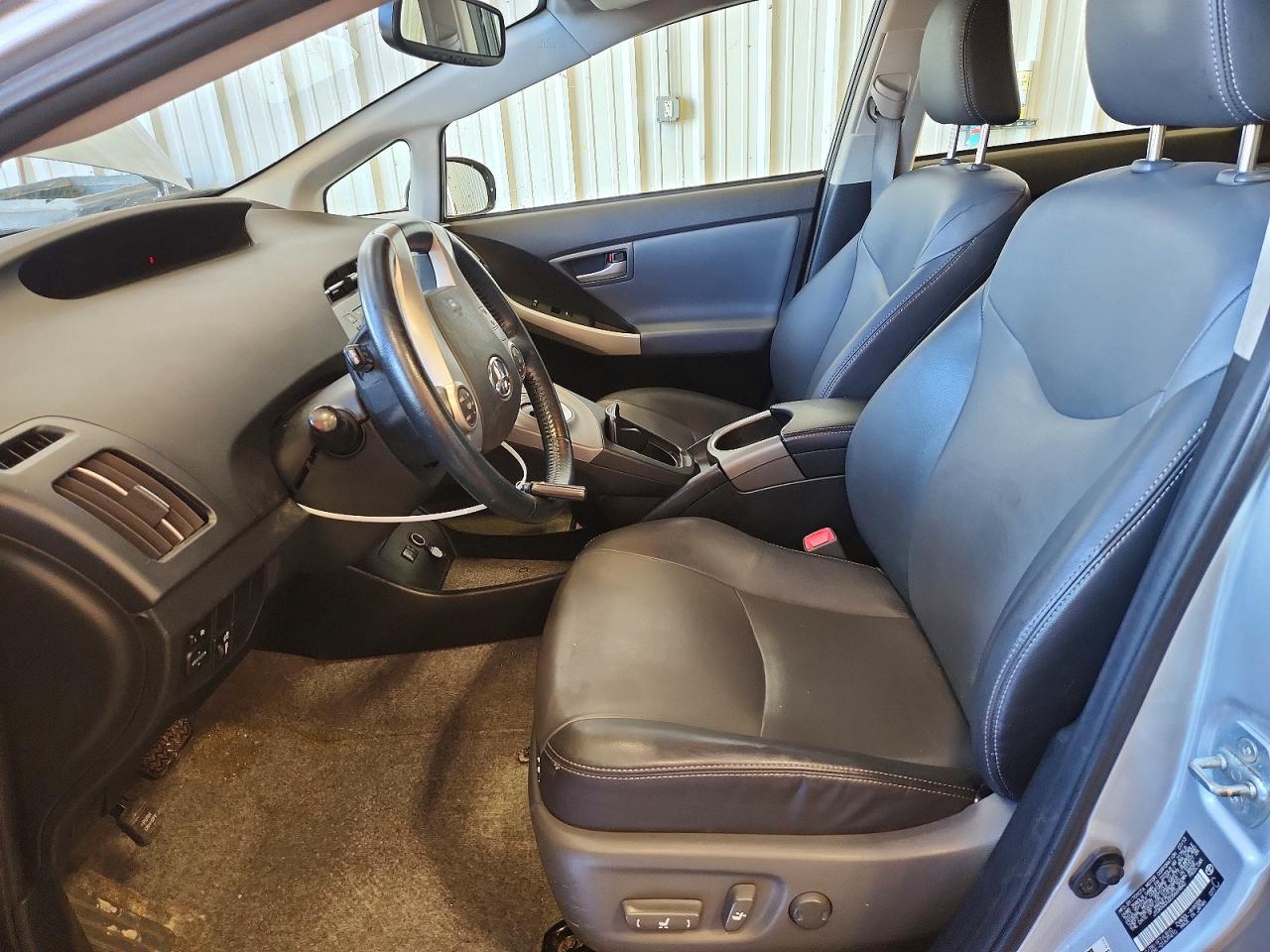 2013 TOYOTA PRIUS FOUR photo 19