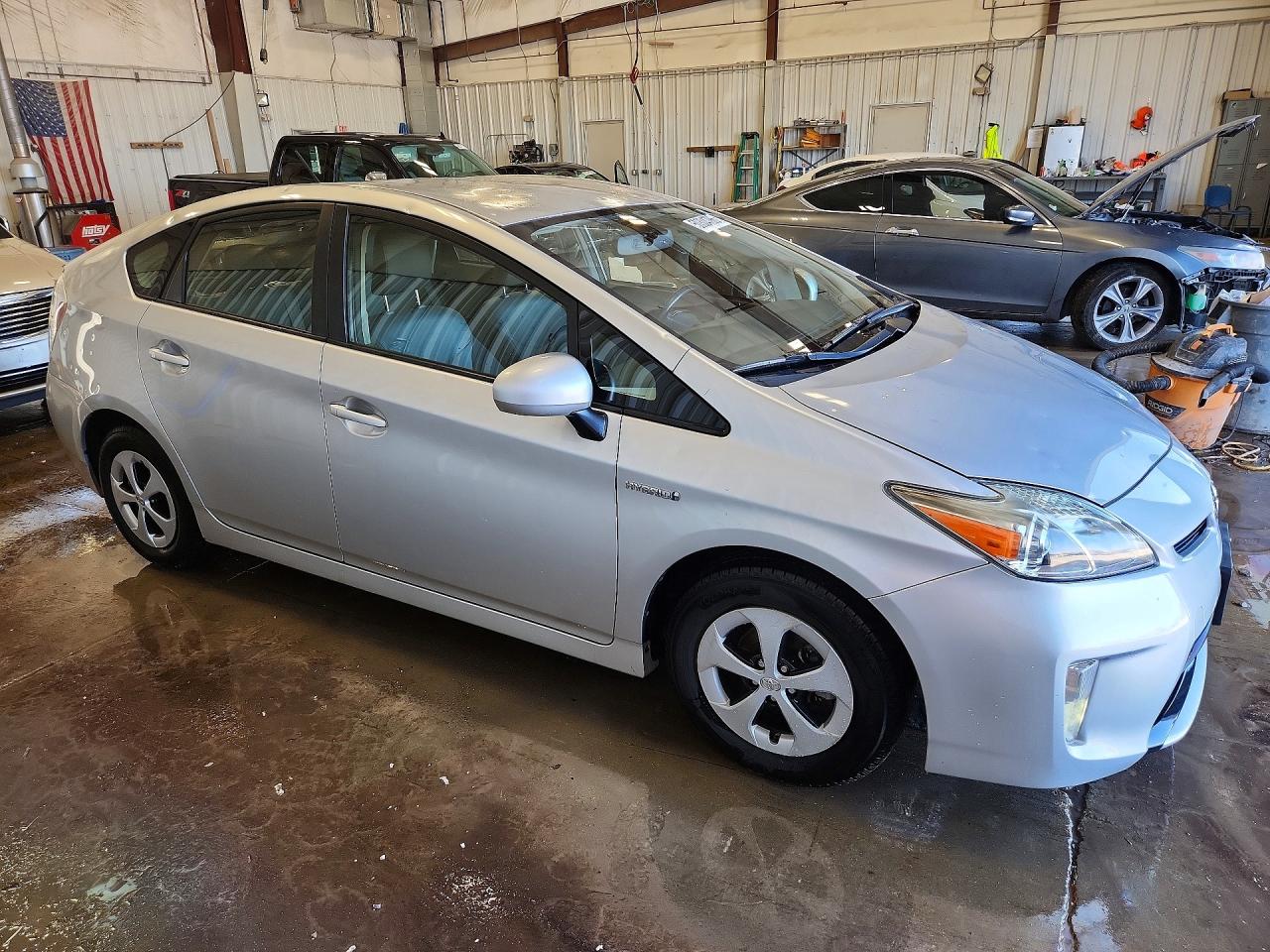 2013 TOYOTA PRIUS FOUR photo 10