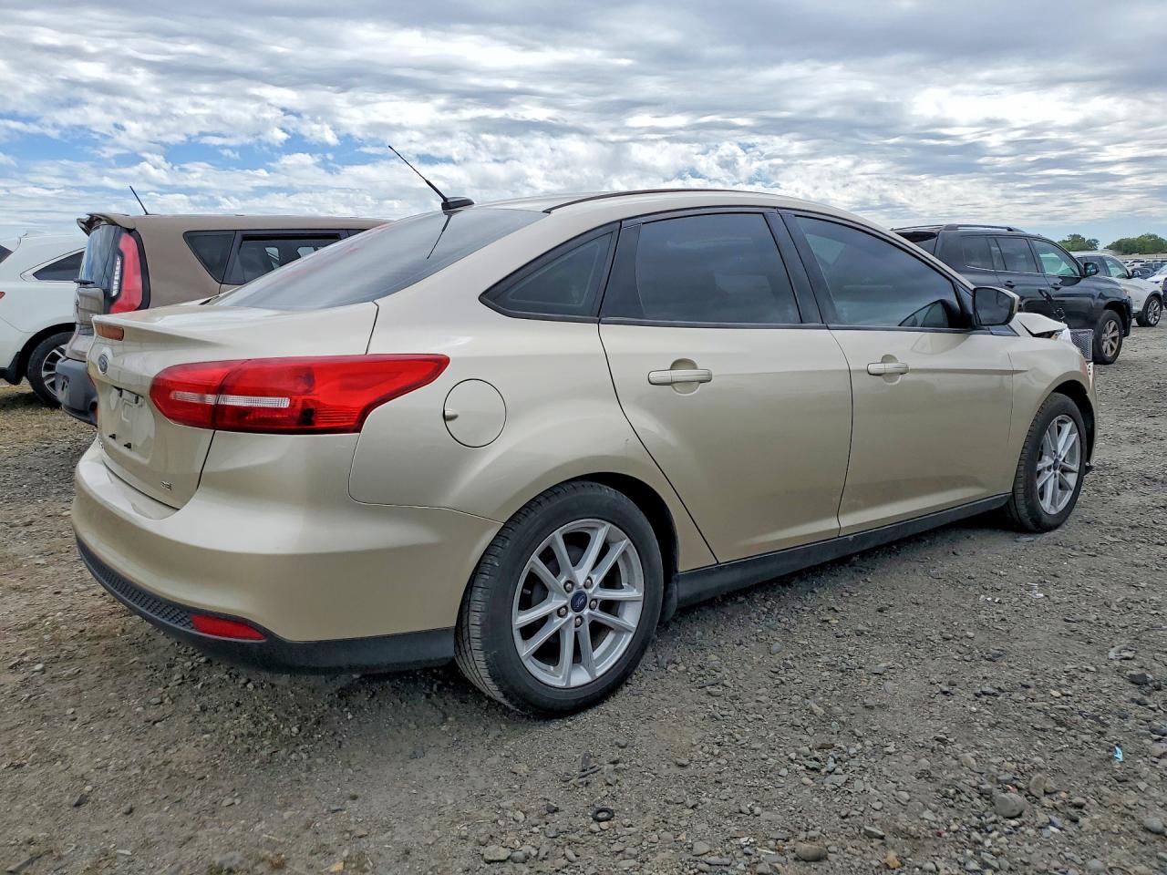 2018 FORD FOCUS SE photo 5