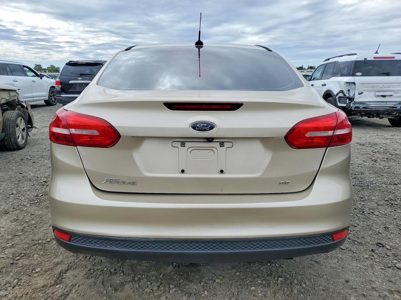 2018 FORD FOCUS SE photo 11