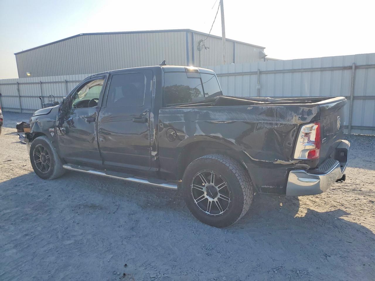 2019 RAM 1500 CLASSIC SLT photo 4