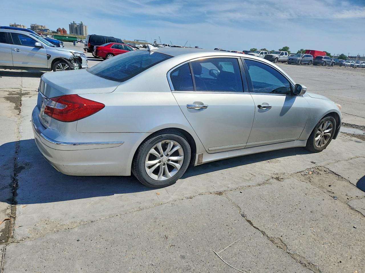 2013 HYUNDAI GENESIS 3.8L photo 3