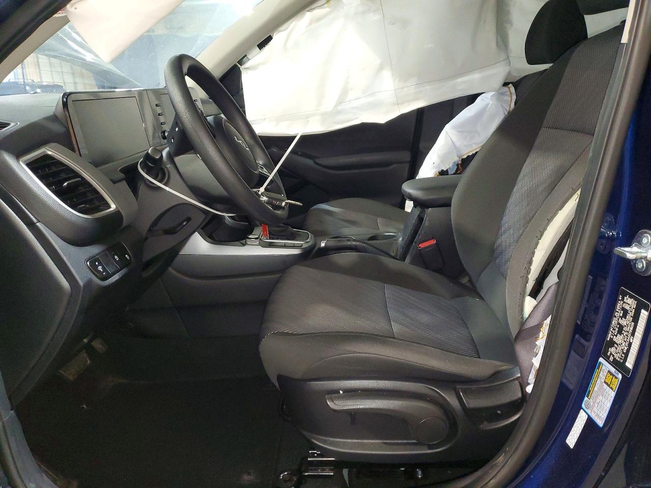 2025 KIA SELTOS LX photo 13