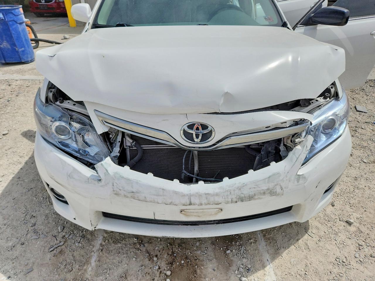 2011 TOYOTA CAMRY HYBRID photo 11