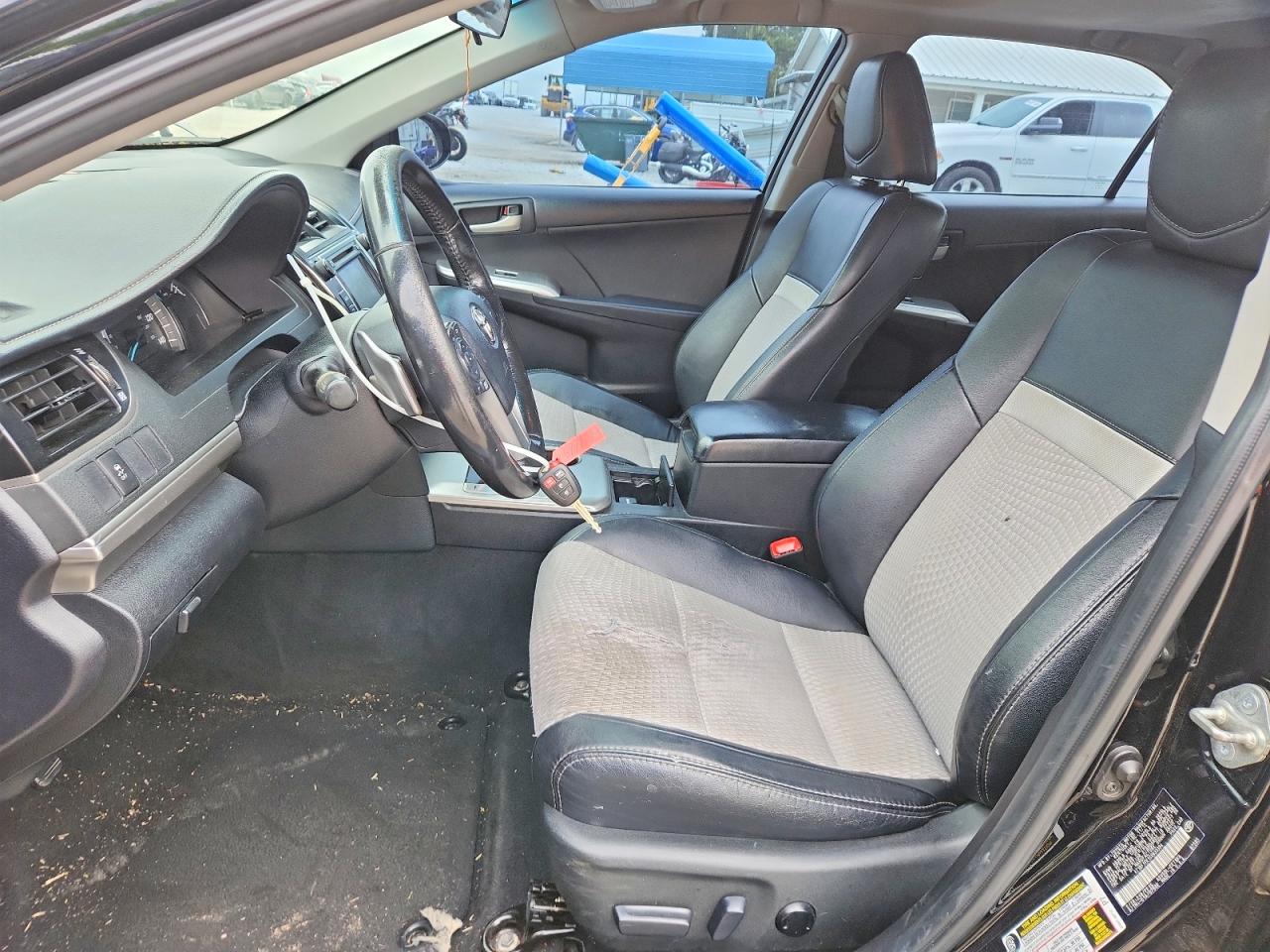 2012 TOYOTA CAMRY SE photo 19