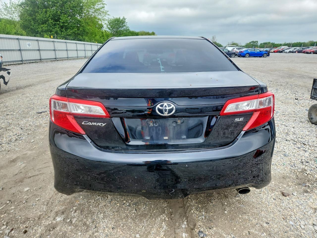 2012 TOYOTA CAMRY SE photo 16