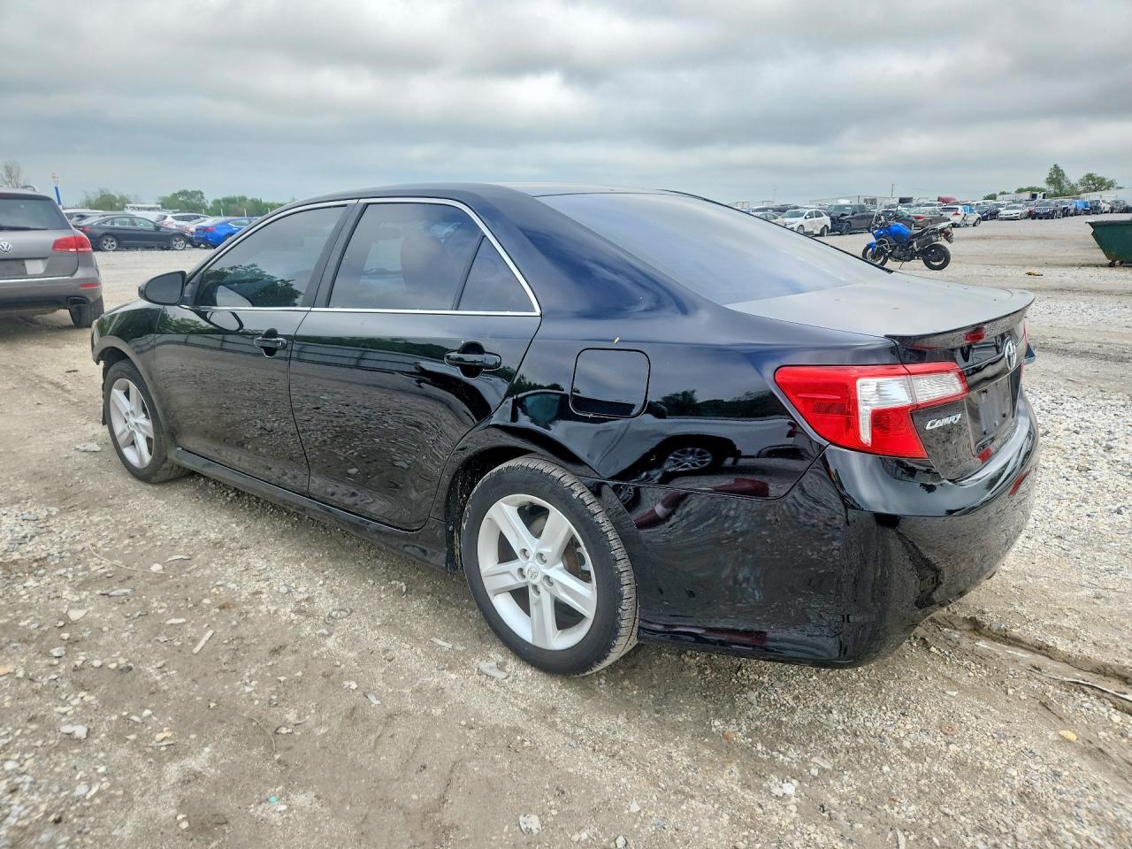 2012 TOYOTA CAMRY SE photo 4