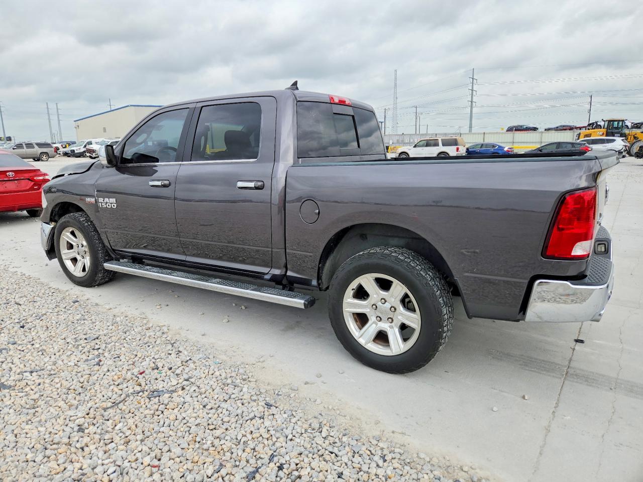 2018 RAM 1500 SLT photo 4