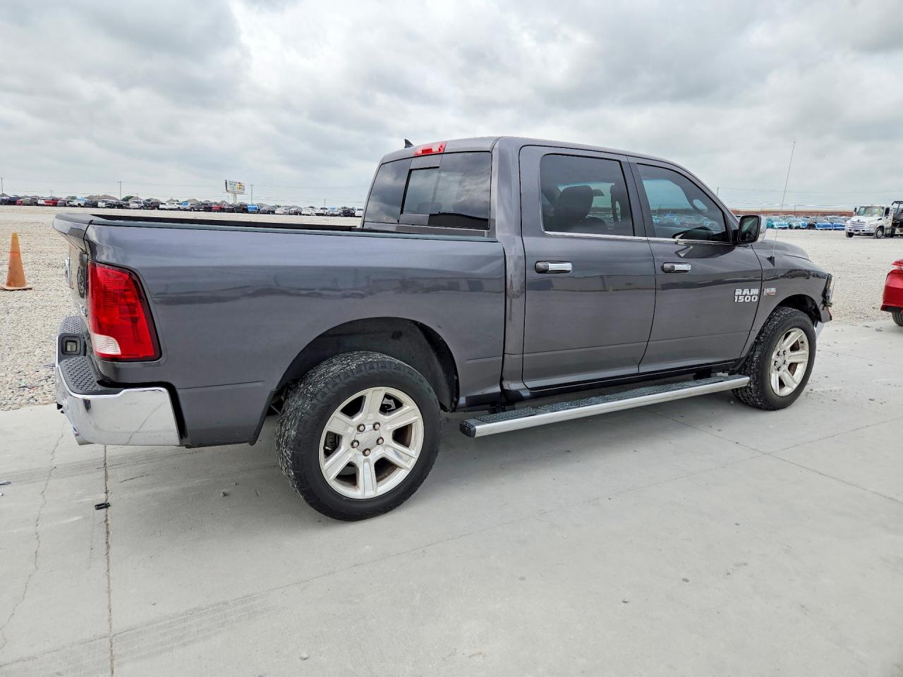 2018 RAM 1500 SLT photo 7