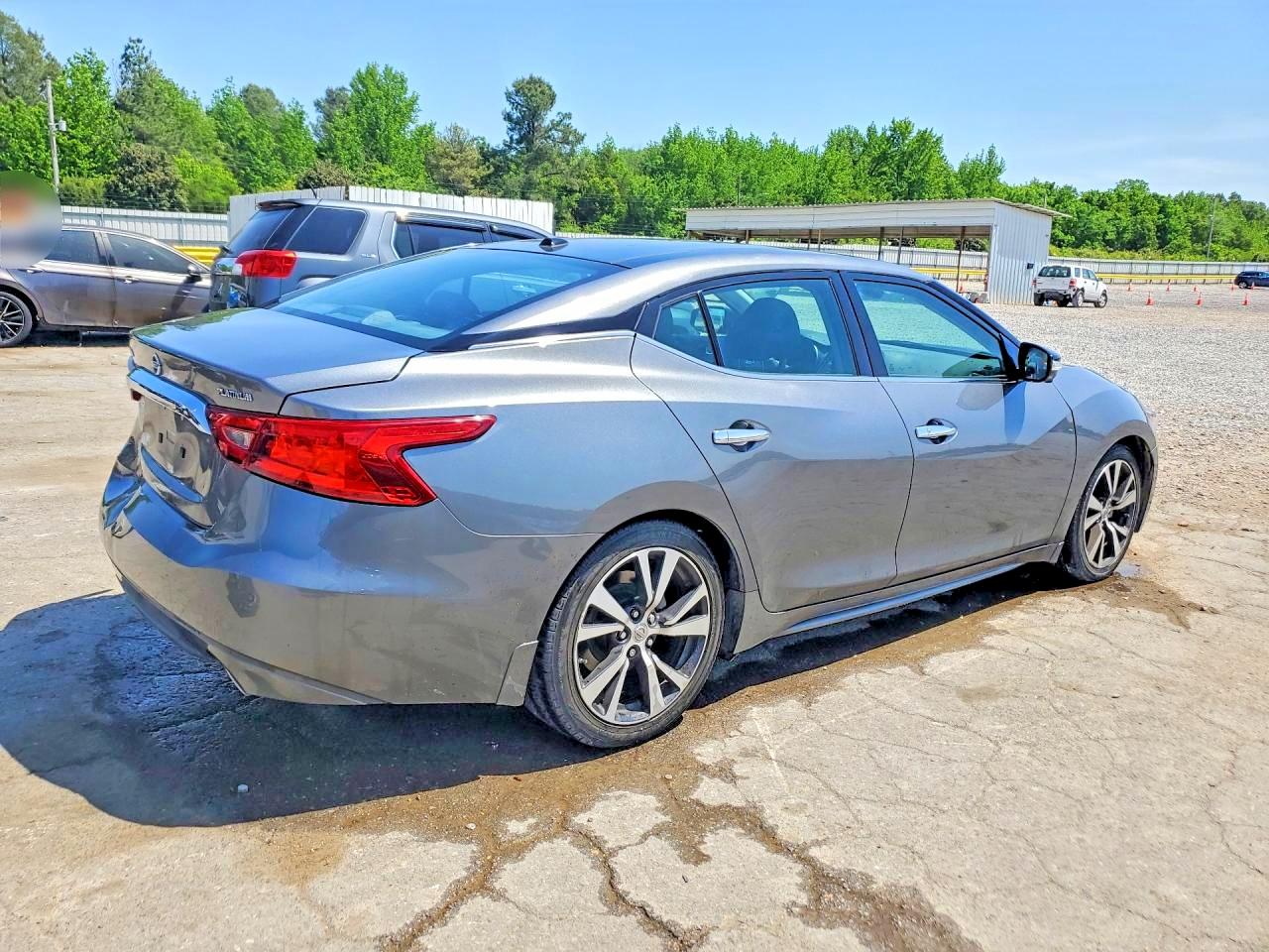 2017 NISSAN MAXIMA PLATINUM photo 5