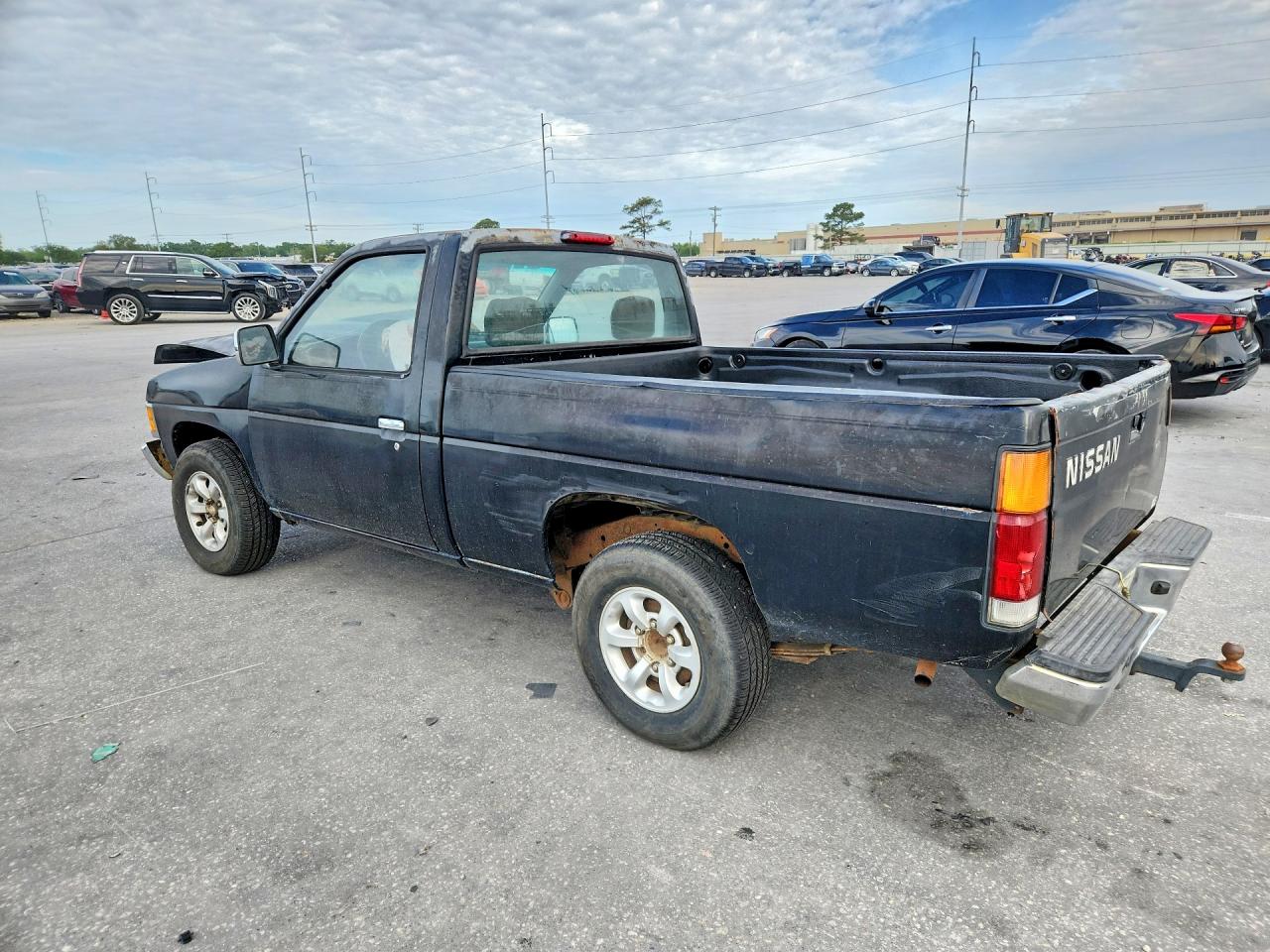 1997 NISSAN TRUCK BASE photo 3