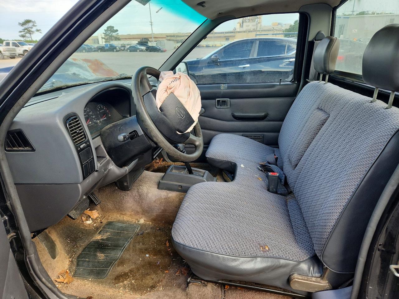 1997 NISSAN TRUCK BASE photo 13