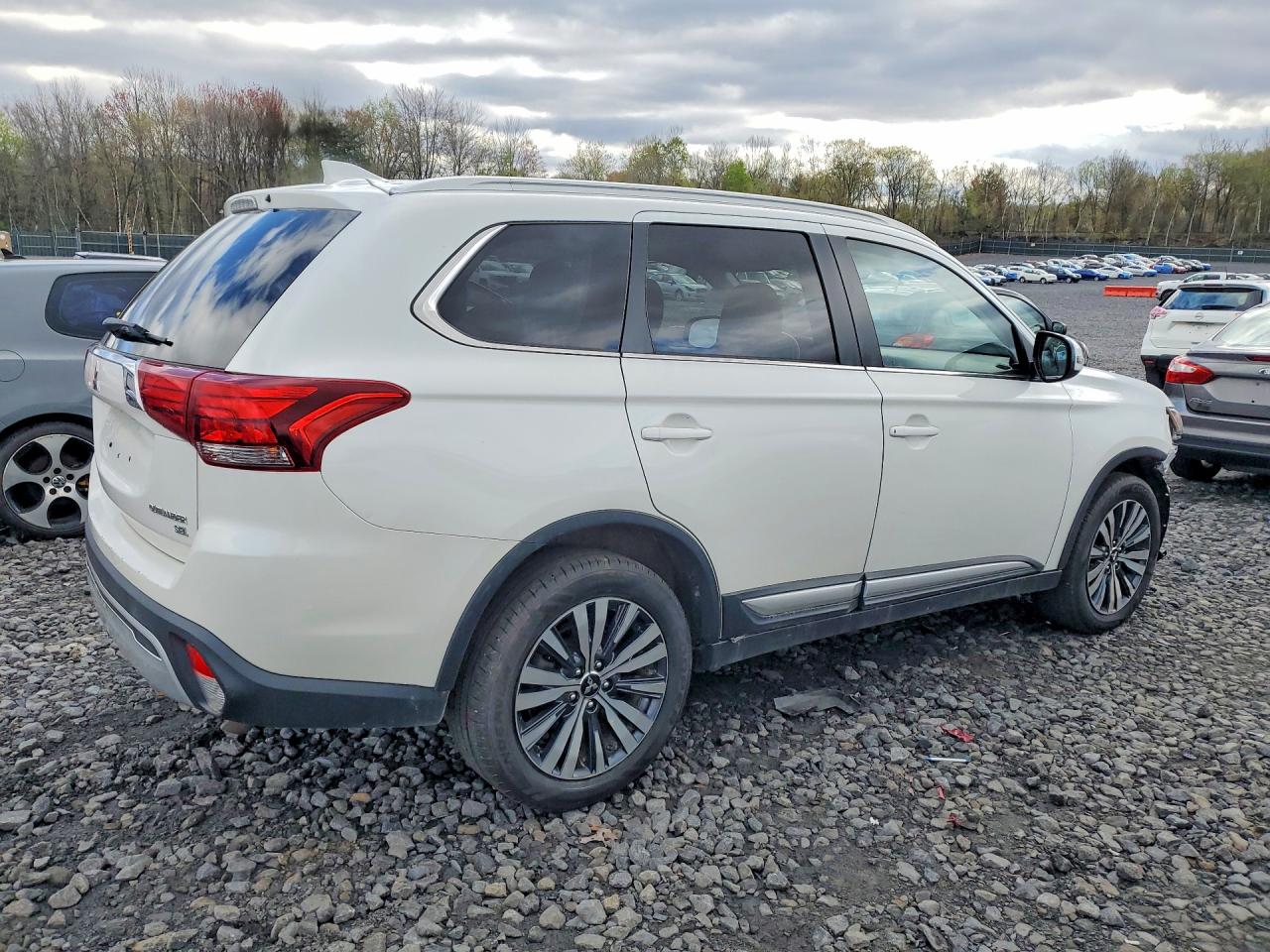 2019 MITSUBISHI OUTLANDER SE photo 3