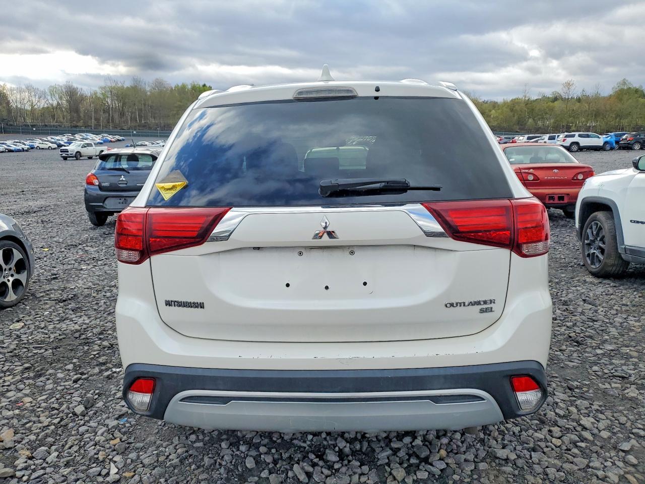 2019 MITSUBISHI OUTLANDER SE photo 6